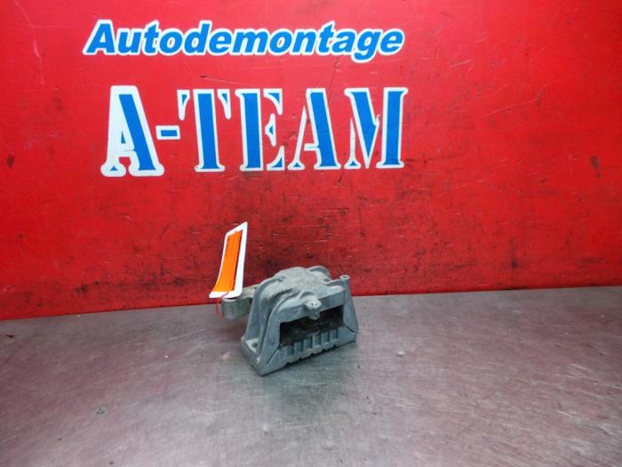 Usagé Support moteur Volkswagen Passat (3C2) 2.0 TFSI 16V Prix € 14,99 Règlement à la marge proposé par A-Team Automotive