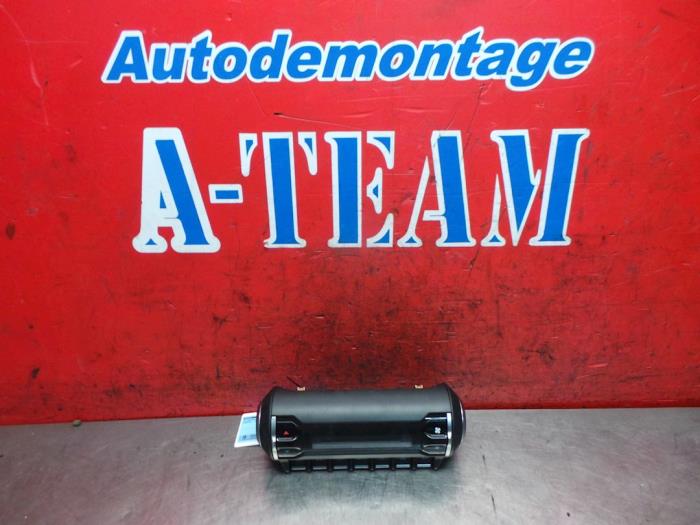 Używane Panel climatronic Suzuki Ignis (MF) 1.2 Dual Jet 16V Cena € 49,99 Procedura marży oferowane przez A-Team Automotive