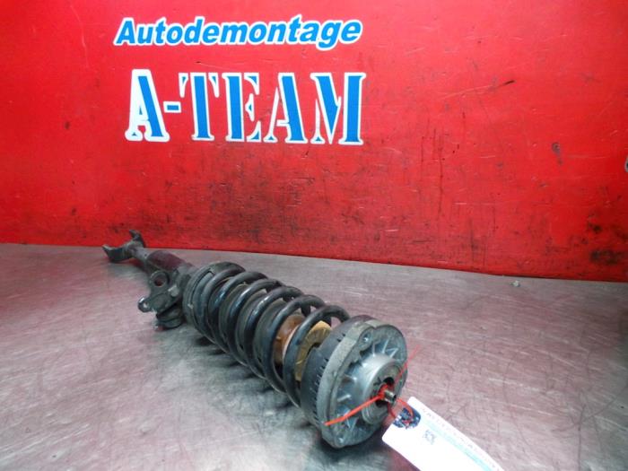 Front shock absorber, right from a BMW 5 serie (F10) 525d 24V 2010