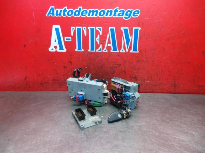 Engine management computer from a Alfa Romeo 147 (937)  2001