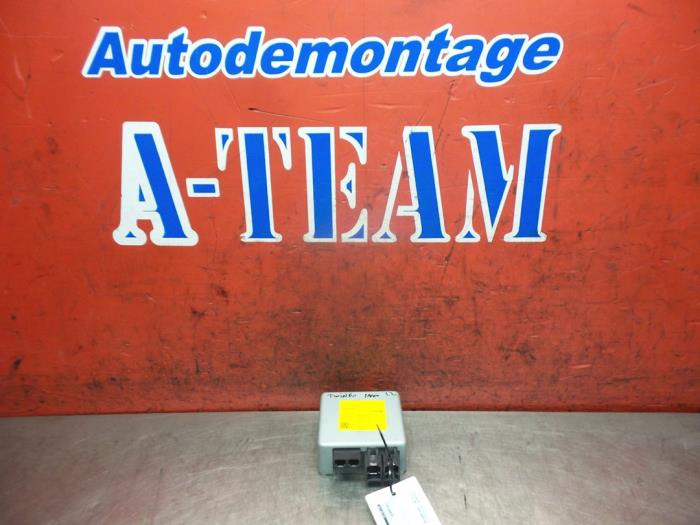 Usagé Ordinateur direction assistée Renault Twingo II (CN) 1.2 16V Prix € 34,99 Règlement à la marge proposé par A-Team Automotive