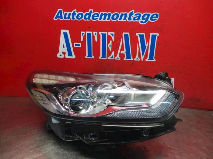 Używane Reflektor prawy Ford S-Max (WPC) 1.5 EcoBoost 16V Cena € 649,99 Procedura marży oferowane przez A-Team Automotive