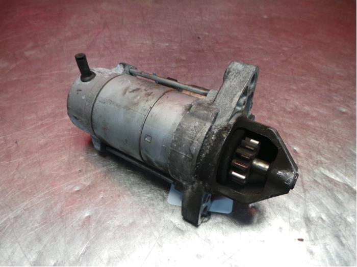 Starter from a Toyota Corolla Verso (R10/11) 2.2 D-4D 16V 2008