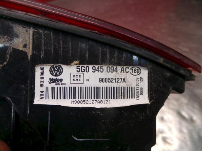 Luz trasera derecha de un Volkswagen Golf VII (AUA) 1.2 TSI BlueMotion 16V 2013
