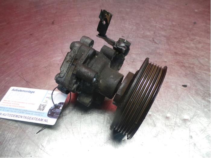 Power steering pump from a Seat Leon (1M1) 1.6 16V 2000