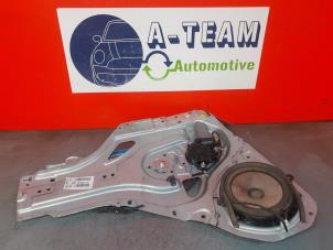 Używane Mechanizm szyby lewej tylnej wersja 4-drzwiowa Kia Sportage (JE) 2.0 CVVT 16V 4x2 Cena € 34,99 Procedura marży oferowane przez A-Team Automotive Rotterdam