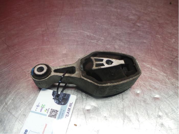 Engine mount from a Peugeot 2008 (CU) 1.2 Vti 12V PureTech 82 2016