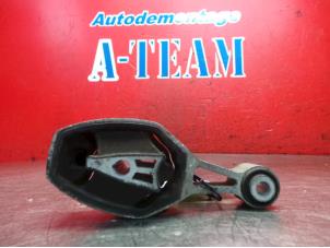 Engine mount from a Peugeot 2008 (CU) 1.2 Vti 12V PureTech 82 2016