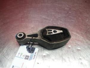 Engine mount from a Peugeot 2008 (CU) 1.2 Vti 12V PureTech 82 2016