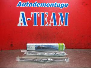 Used Wiper blade Peugeot 307 SW (3H) 1.6 16V Price on request offered by A-Team Automotive Rotterdam