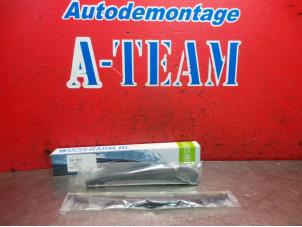 Used Wiper blade Peugeot 307 (3A/C/D) 1.6 16V Price on request offered by A-Team Automotive Rotterdam