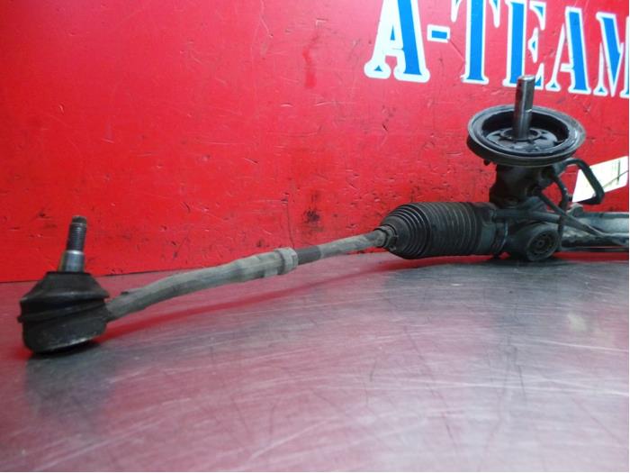 Power steering box from a Peugeot Partner Tepee (7A/B/C/D/E/F/G/J/P/S) 1.6 HDI 90 2012