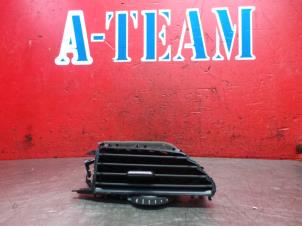 Używane Kratka wentylacyjna deski rozdzielczej Volkswagen Tiguan (AD1) 1.4 TSI 16V Cena € 44,99 Procedura marży oferowane przez A-Team Automotive Rotterdam