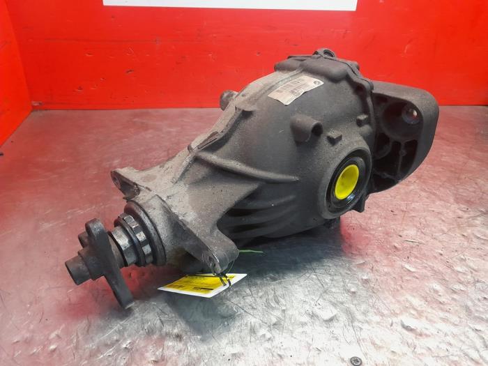 Rear differential from a BMW 5 serie (F10) 520d 16V 2011