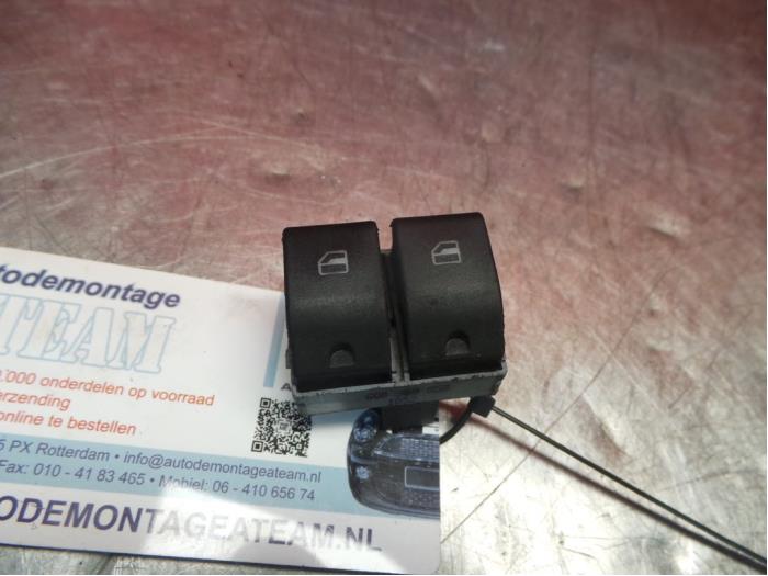 Electric window switch from a Seat Ibiza III (6L1) 1.4 16V 75 2002