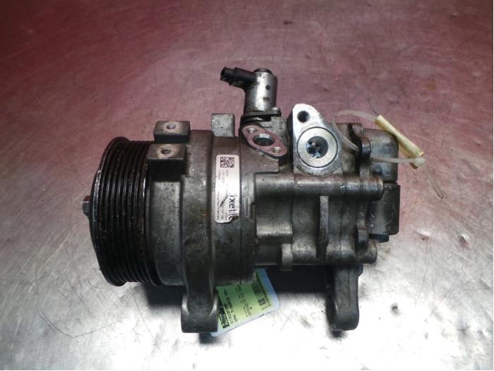 Air conditioning pump from a BMW 7 serie (F01/02/03/04) 750d xDrive 24V 2009