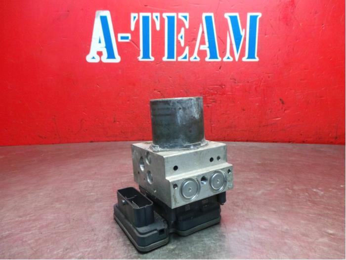Used ABS pump Landrover Range Rover IV (LG) 3.0 SDV6 24V Price € 380,00 Margin scheme offered by A-Team Automotive