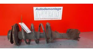 Used Fronts shock absorber, left Hyundai Santa Fe I 2.4 16V 4x4 Price € 29,99 Margin scheme offered by A-Team Automotive Rotterdam