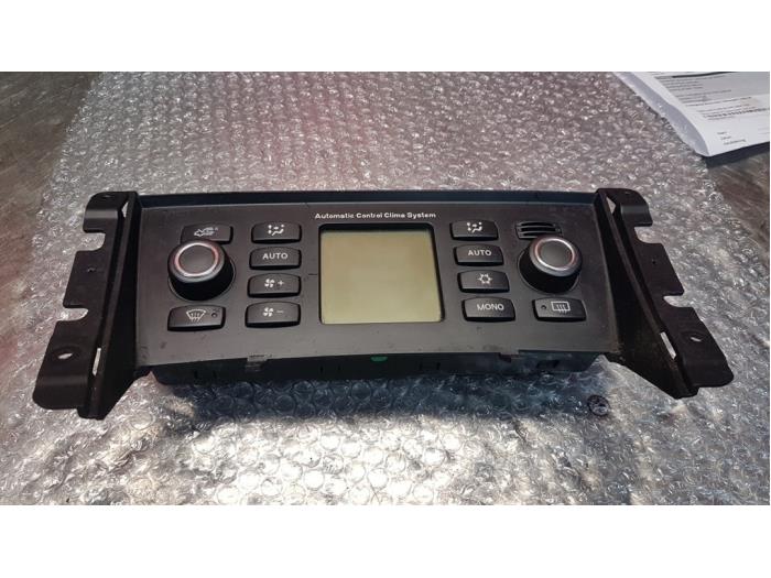 Używane Panel climatronic Fiat Bravo (198A) 1.4 T-Jet 16V 120 Cena € 29,99 Procedura marży oferowane przez A-Team Automotive