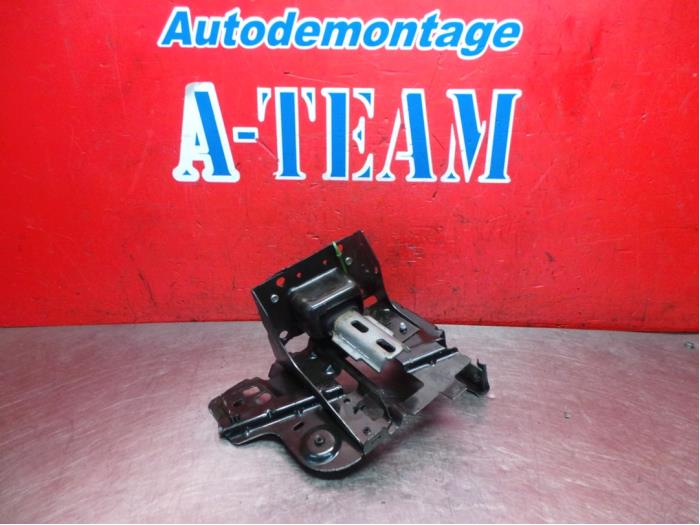 Used Engine mount Peugeot 208 I (CA/CC/CK/CL) 1.4 HDi Price € 19,99 Margin scheme offered by A-Team Automotive