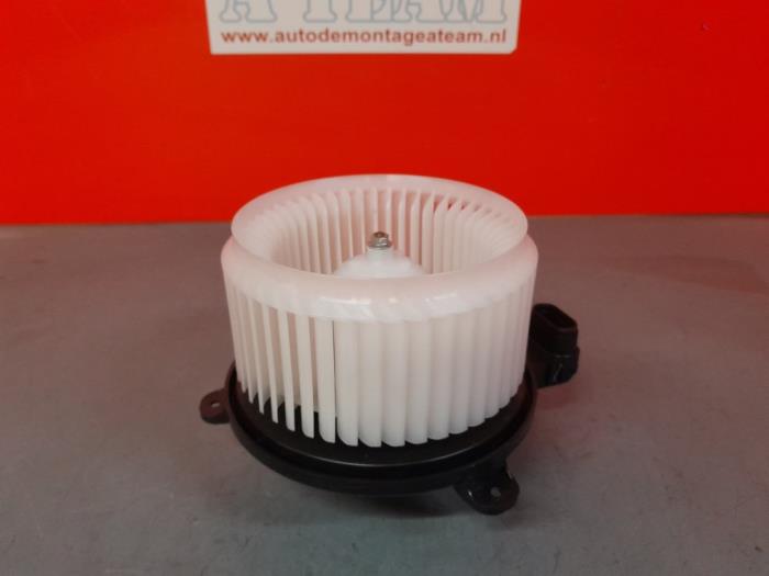 Heating and ventilation fan motor from a Mitsubishi Eclipse Cross (GK/GL) 1.5 Turbo 16V 2WD 2019