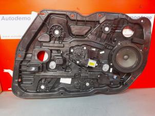 Używane Mechanizm szyby prawej przedniej wersja 4-drzwiowa Kia Cee'd (JDB5) 1.6 GDI 16V Cena € 49,99 Procedura marży oferowane przez A-Team Automotive Rotterdam