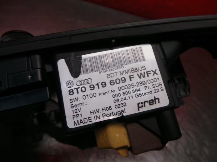 Display unité de contrôle multi media d'un Audi A5 Sportback Quattro (B8H/B8S) 2.0 TFSI 16V 2010