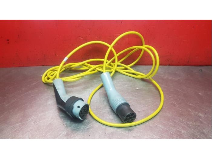 Charching cable electric car from a Volkswagen Golf VII (AUA) 1.4 GTE 16V 2015