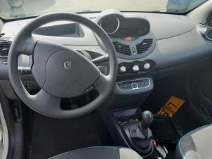 Usados Panel de control de calefacción Renault Twingo II (CN) 1.5 dCi 90 FAP Precio € 39,99 Norma de margen ofrecido por A-Team Automotive Rotterdam