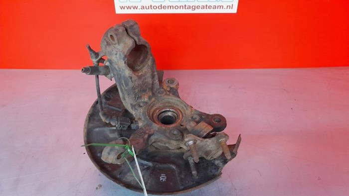 Knuckle, front left from a Skoda Octavia Combi (1Z5) 2.0 TDI PD 4x4 2008