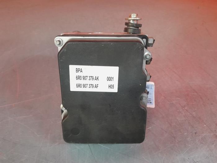 ABS pump from a Volkswagen Polo V (6R) 1.2 12V BlueMotion Technology 2011