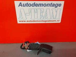 Used Rear seatbelt, centre Toyota Auris (E18) 1.8 16V Hybrid Price on request offered by A-Team Automotive Rotterdam