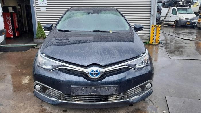 Electric window switch from a Toyota Auris (E18) 1.8 16V Hybrid 2017