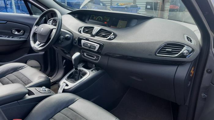 Palanca selectora automática de un Renault Scénic III (JZ) 2.0 16V CVT 2015