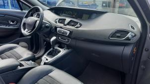 Used Automatic gear selector Renault Scénic III (JZ) 2.0 16V CVT Price on request offered by A-Team Automotive Rotterdam