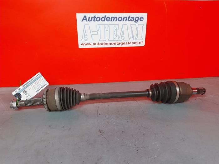 Front drive shaft, left from a Hyundai i20 1.1 CRDi VGT 12V 2013