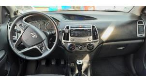 Used USB plug Hyundai i20 1.1 CRDi VGT 12V Price on request offered by A-Team Automotive Rotterdam