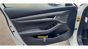 Usados Tapizado de puerta de 4 puertas derecha detrás Mazda 3 Sport (BP) 2.0 SkyActiv-G 122 Mild Hybrid 16V Precio de solicitud ofrecido por A-Team Automotive Rotterdam