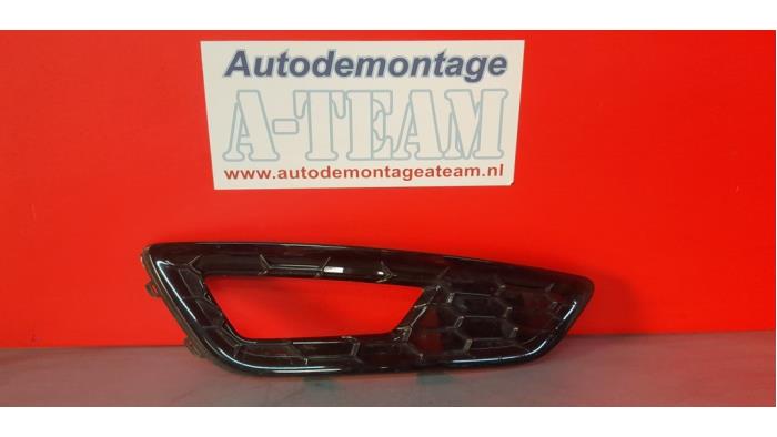 Begagnade Grill Ford Focus 3 1.0 Ti-VCT EcoBoost 12V 125 Pris på förfrågan erbjuds av A-Team Automotive