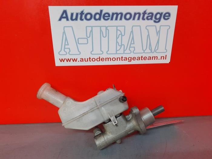 Master cylinder from a Renault Clio III (BR/CR) 1.2 16V 75 2006