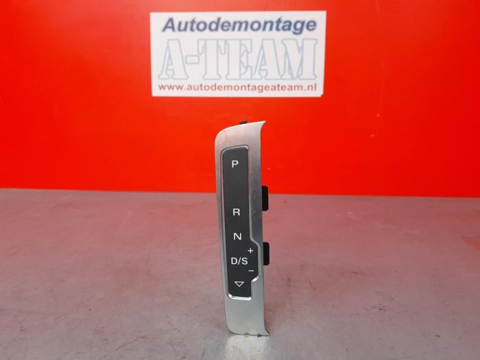 Automatic gear selector from a Audi Q5 (8RB) 2.0 TFSI 16V Quattro 2013