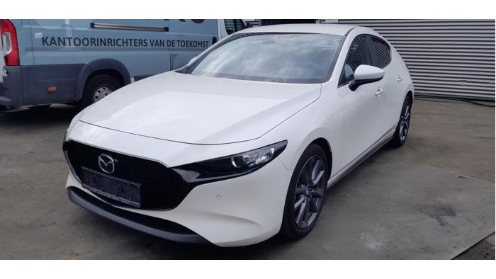 Używane Nadkole Mazda 3 Sport (BP) 2.0 SkyActiv-G 122 Mild Hybrid 16V Cena na żądanie oferowane przez A-Team Automotive