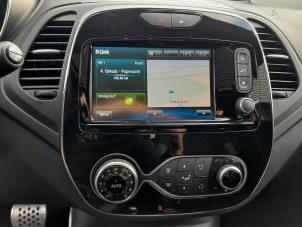 Usados Controlador de pantalla multimedia Renault Captur (2R) 1.3 TCE 130 16V Precio de solicitud ofrecido por A-Team Automotive