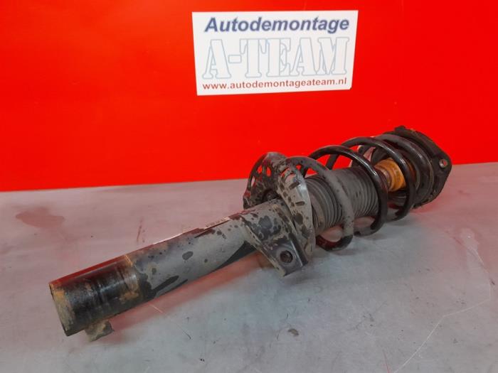 Front shock absorber, right from a Seat Altea (5P1) 1.4 TSI 16V 2009