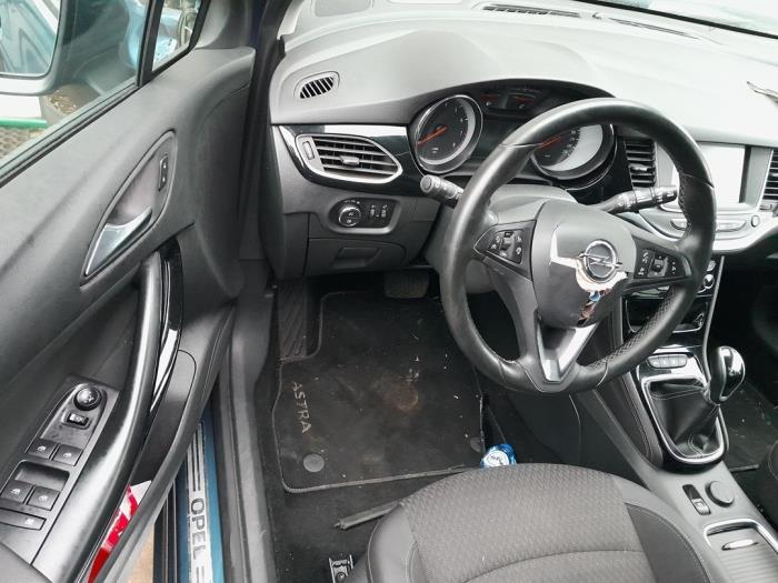 Commutateur combi colonne de direction d'un Opel Astra K 1.0 Turbo 12V 2017
