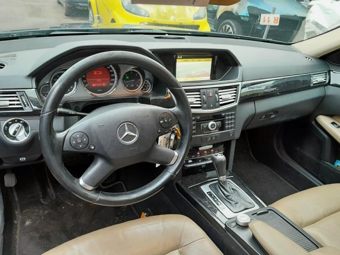 Steering column stalk from a Mercedes-Benz E Estate (S212) E-250 CDI 16V BlueEfficiency 2010