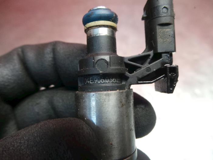 Injecteur (injection essence) d'un Skoda Octavia Combi (5EAC) 1.2 TSI 16V 2014