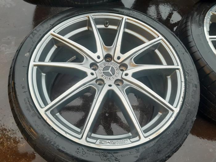 Felgen Set + Reifen van een Mercedes-Benz E (W213) E-220d 2.0 Turbo 16V 2019