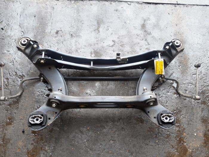Used Subframe Mercedes E (W213) E-220d 2.0 Turbo 16V Price € 299,99 Margin scheme offered by A-Team Automotive