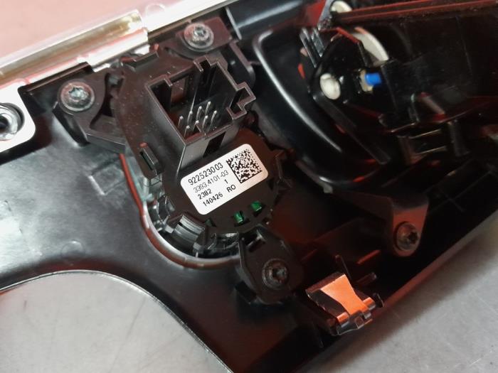 Start/stop switch from a BMW 5 serie (F10) 530d 24V Blue Performance 2012